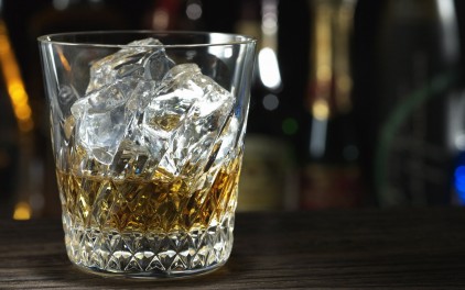 jw056-350a-whiskey-on-the-rocks-whiskey-and-ice_422_69168.jpg