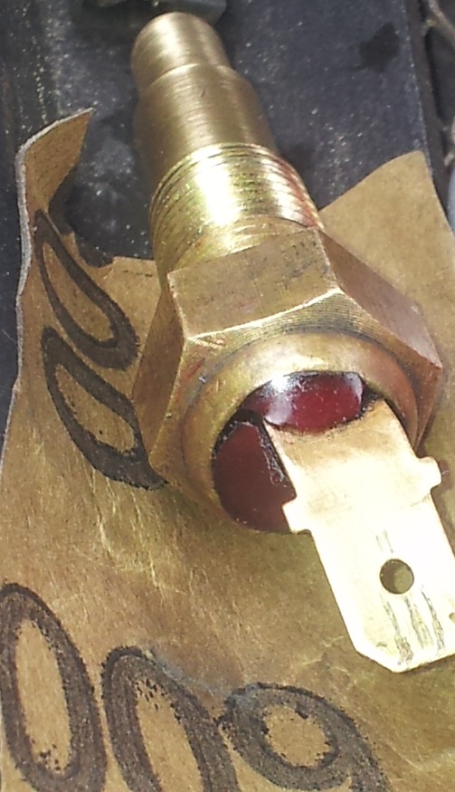 temperatursensor das rote hat einen riss.jpg
