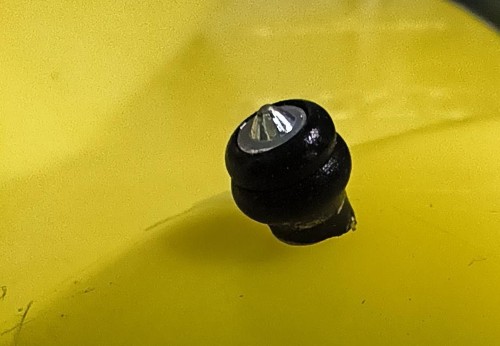 Herausgebohrte Niete